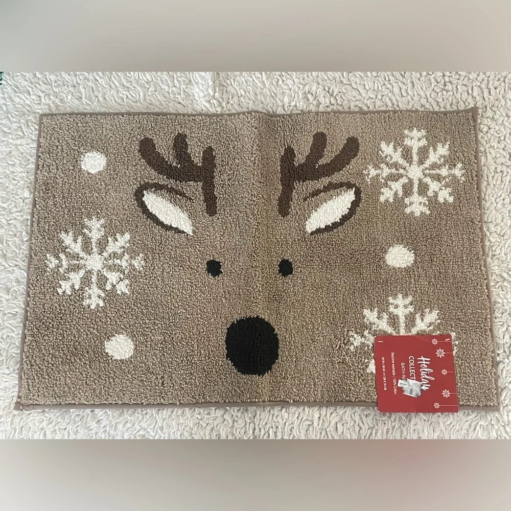 Holiday Reindeer Bath Mat - Tan and White